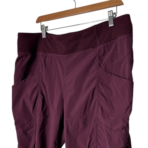 Prana Koen Capri Wine Ruched Pants Womens Size XL - Picture 3 of 11